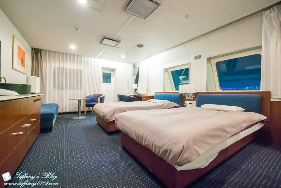 Determined CrossFit athlete pushing their limits